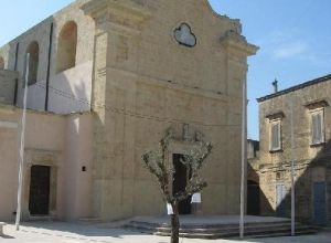 Tutino - piazza Madonna delle Grazie - Chiesa della Madonna delle Grazie - Uno scorcio del prospetto frontale